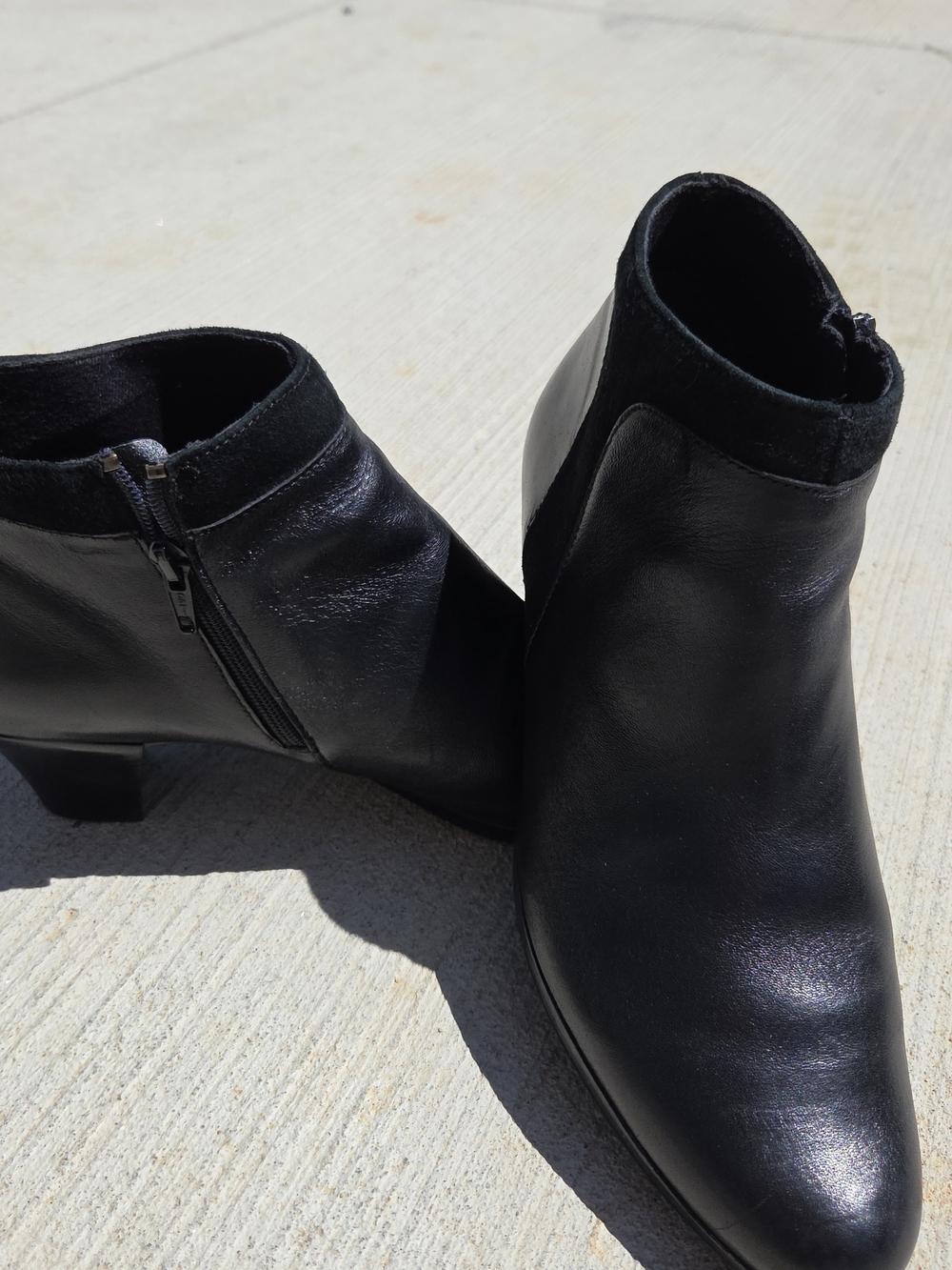 Munro Black Leather Ankle Booties with Side Zip Detail